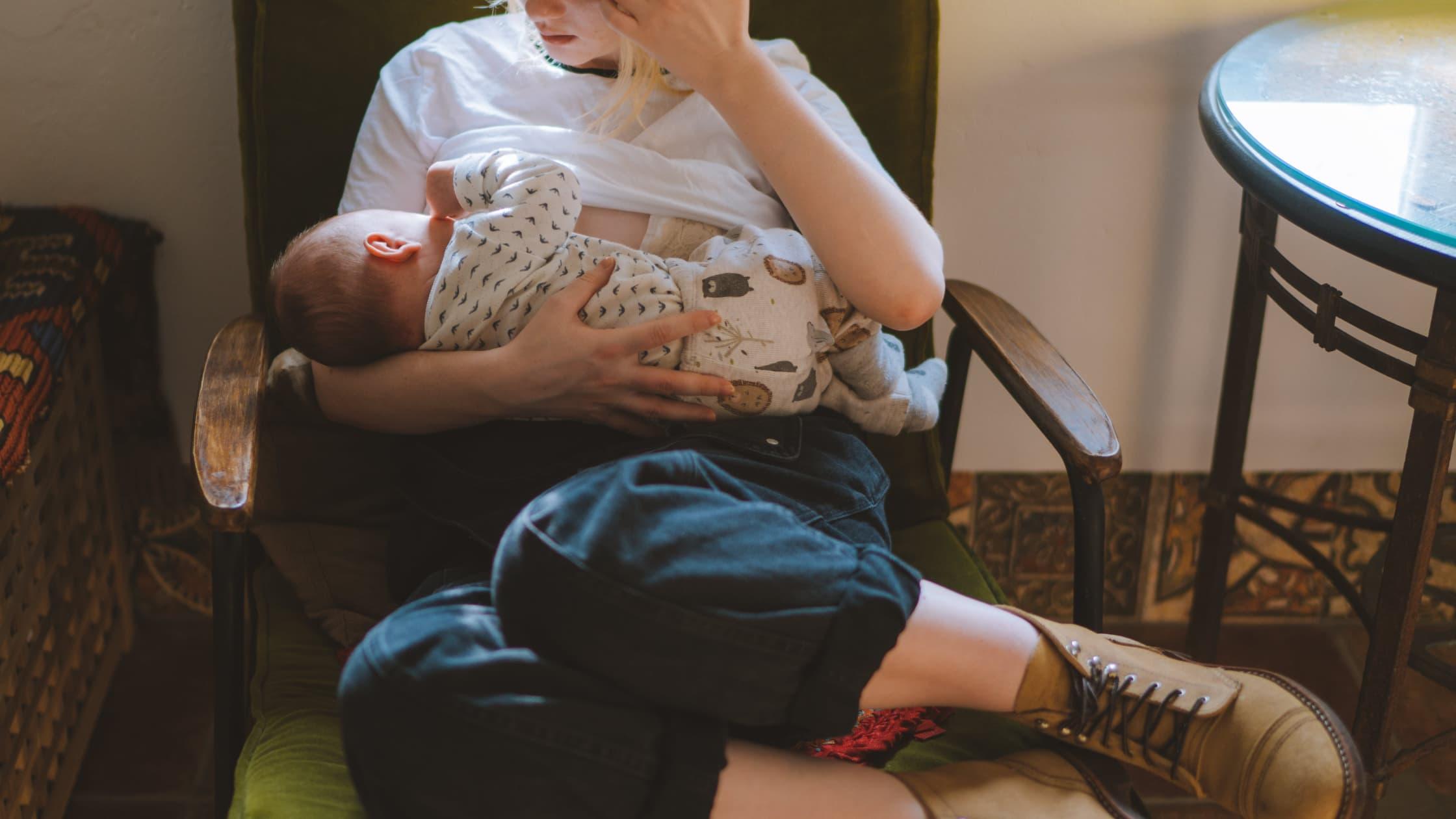 Breastmilk or Formula: What to Consider When Making a Decision - hegen.us
